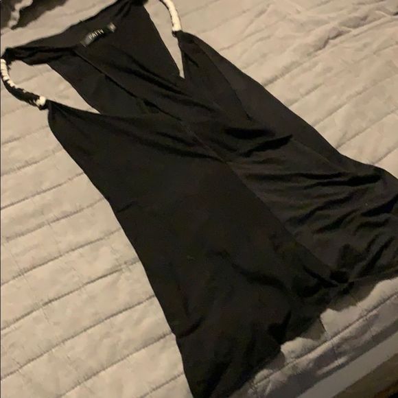 Halter style top - Picture 3 of 3